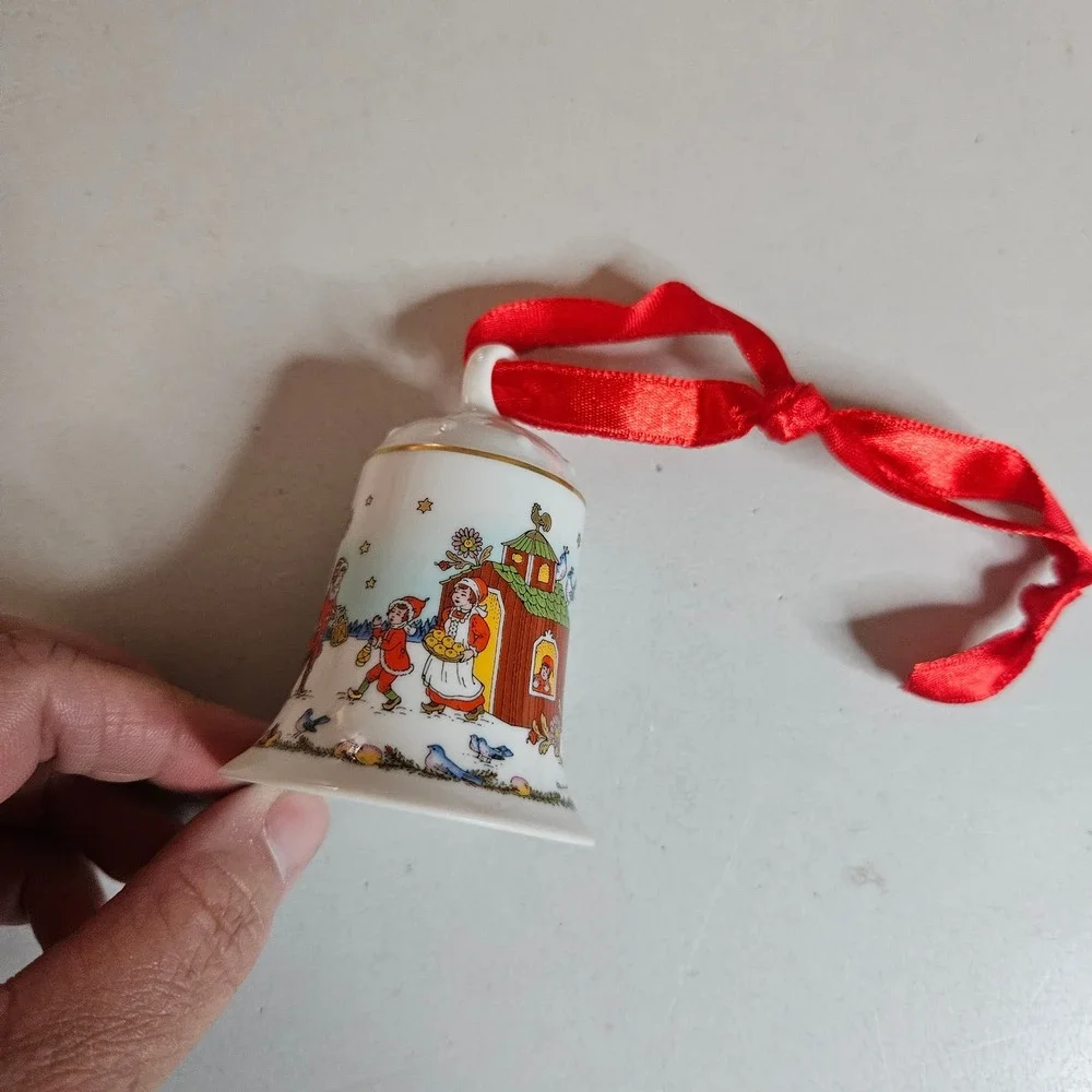Hutschenreuther 2003 Christmas Bell Ole Winther In the Northern Forest Ornament